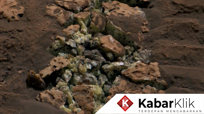 Curiosity Temukan Harta Karun: Kristal Sulfur Murni di Mars! Curiosity Temukan Harta Karun: Kristal Sulfur Murni di Mars!